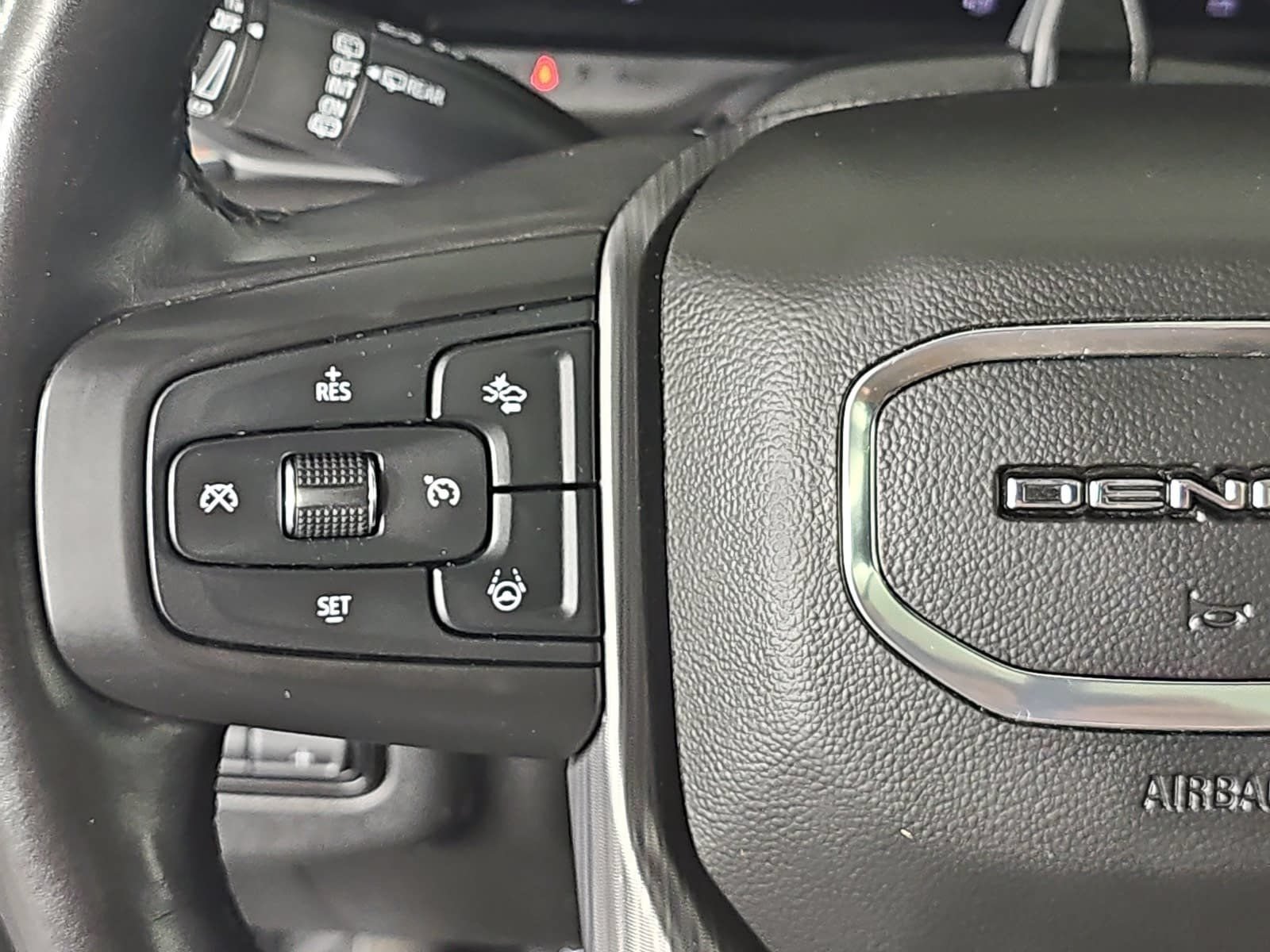 Used 2023 GMC Yukon XL Denali Ultimate AWD/4WD image 14