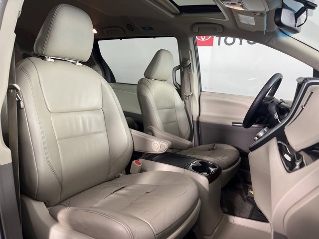 Used 2015 Toyota Sienna XLE image 33