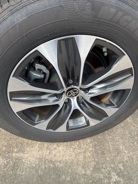 Used 2025 Toyota Highlander XLE image 34