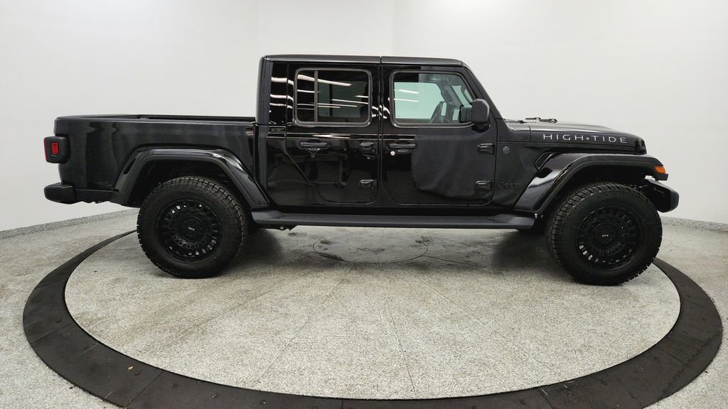 Used 2025 Jeep Gladiator Sport image 6