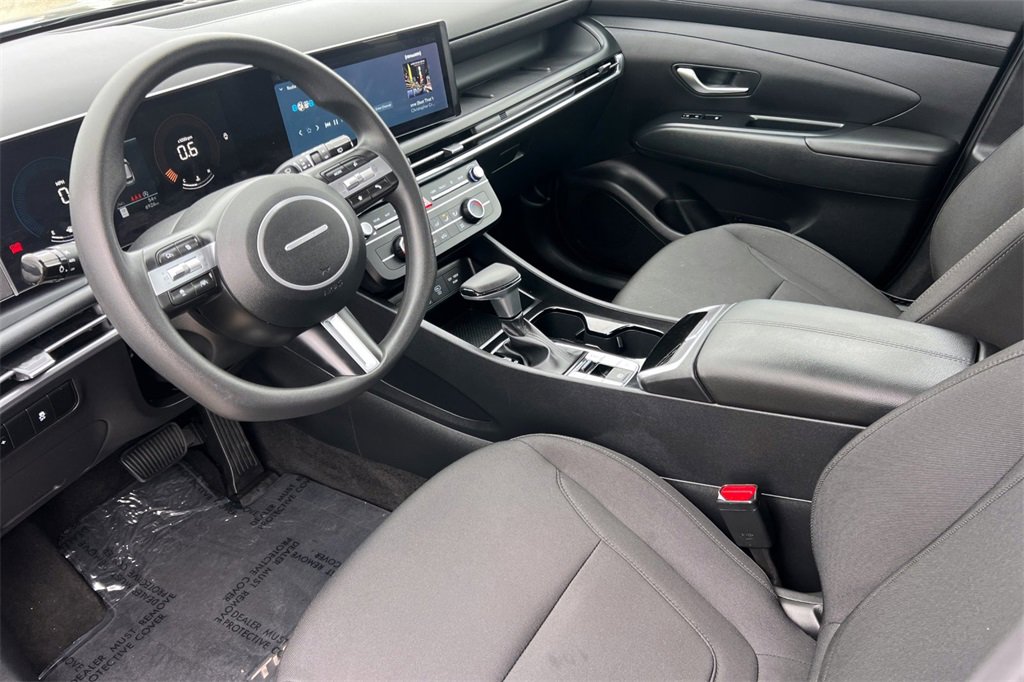 Used 2025 Hyundai Tucson SE image 12