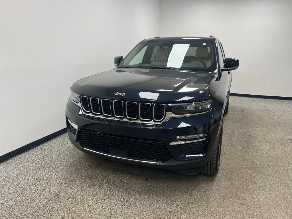 Used 2023 Jeep Grand Cherokee Limited w/ Trailer Tow Prep Group (B) image 3