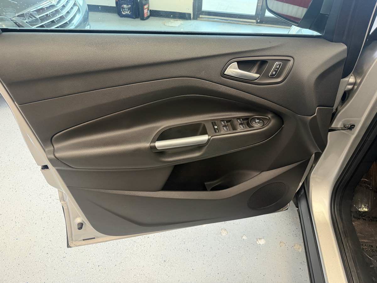 Used 2016 Ford Escape SE w/ SE Leather Comfort Package FWD image 24