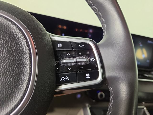 Certified 2025 Kia Carnival EX FWD image 23