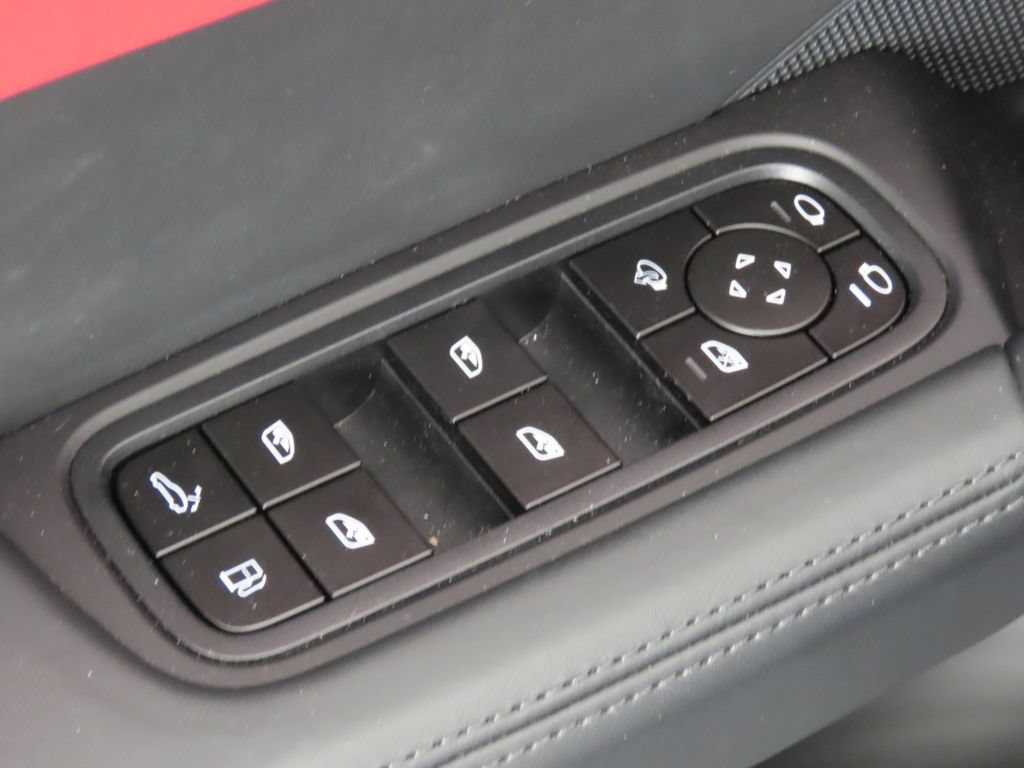 Certified 2026 Porsche Cayenne E-Hybrid Coupe AWD/4WD image 38