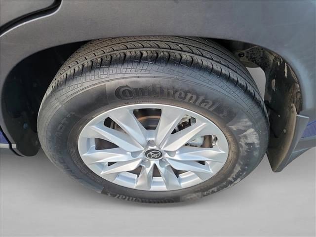 Used 2022 Toyota Corolla Cross LE AWD/4WD image 12