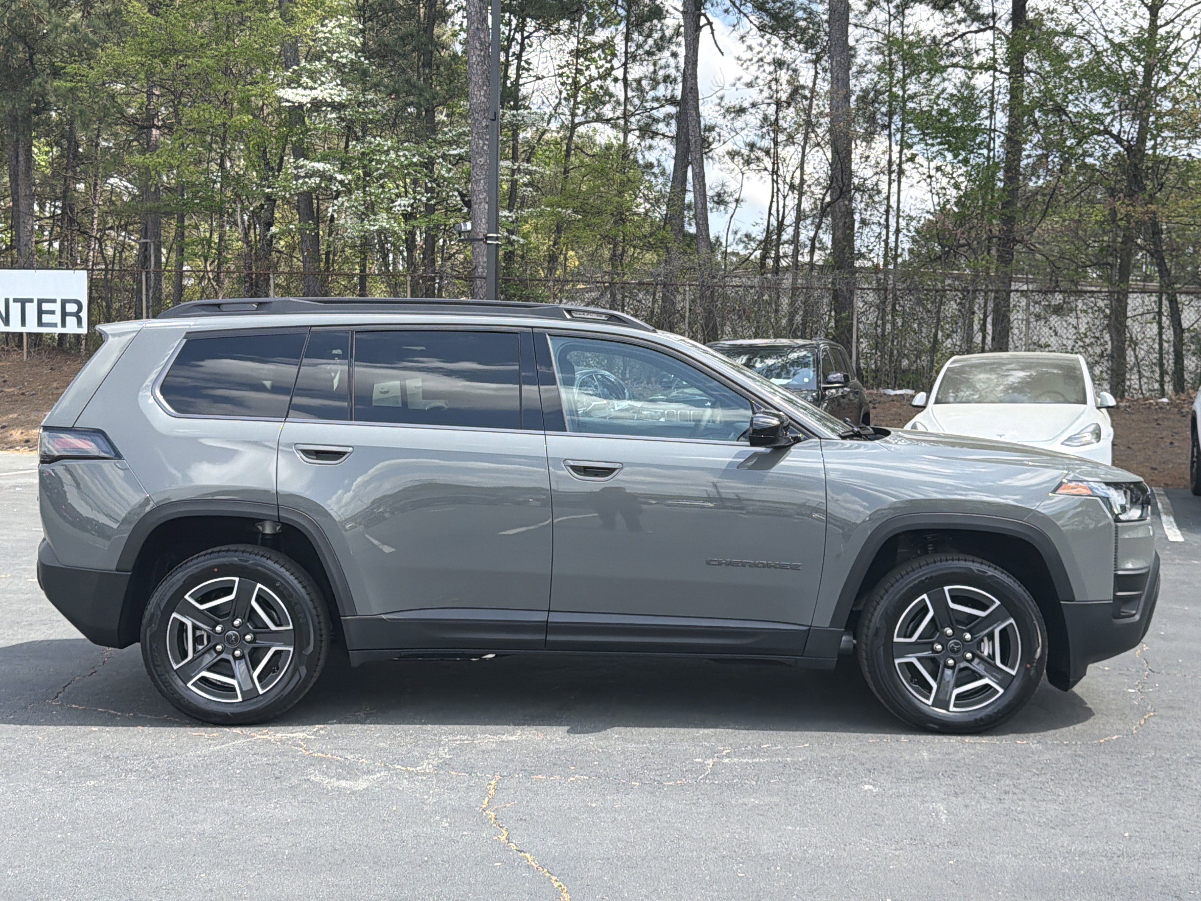 New 2026 Jeep Cherokee Laredo image 9