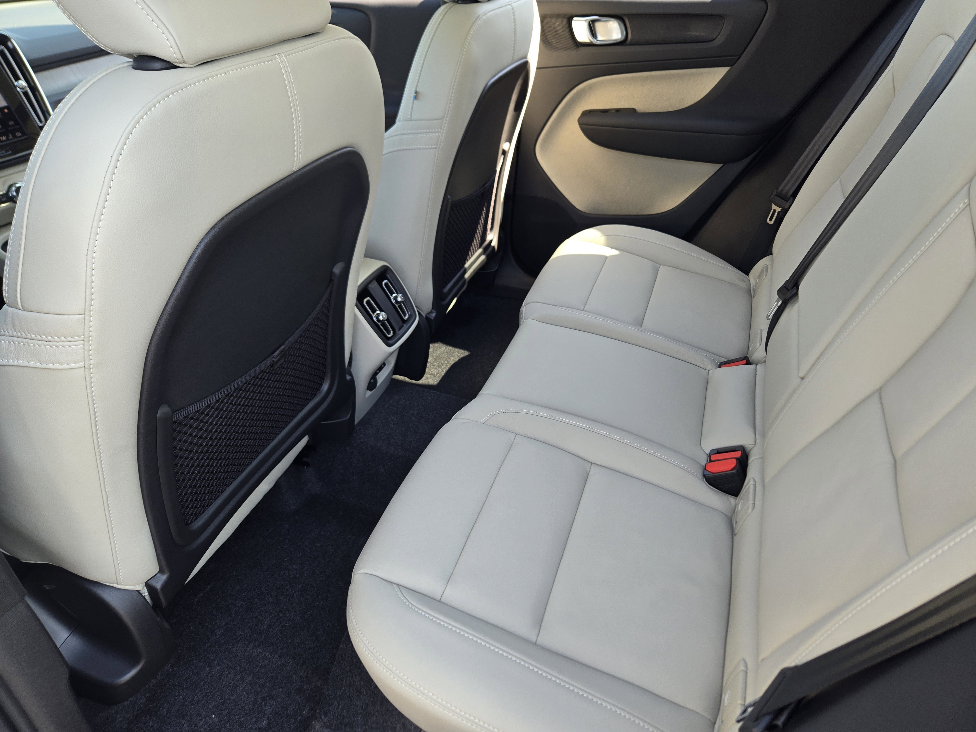 New 2026 Volvo XC40 B5 Plus w/ Protection Package Premier image 32