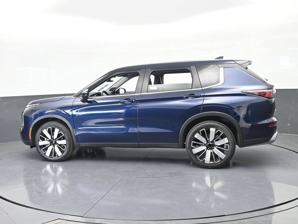 New 2026 Mitsubishi Outlander SE FWD image 3
