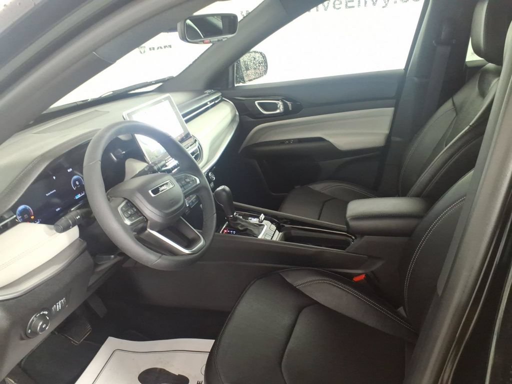 Used 2025 Jeep Compass Limited w/ Elite Group AWD/4WD image 12
