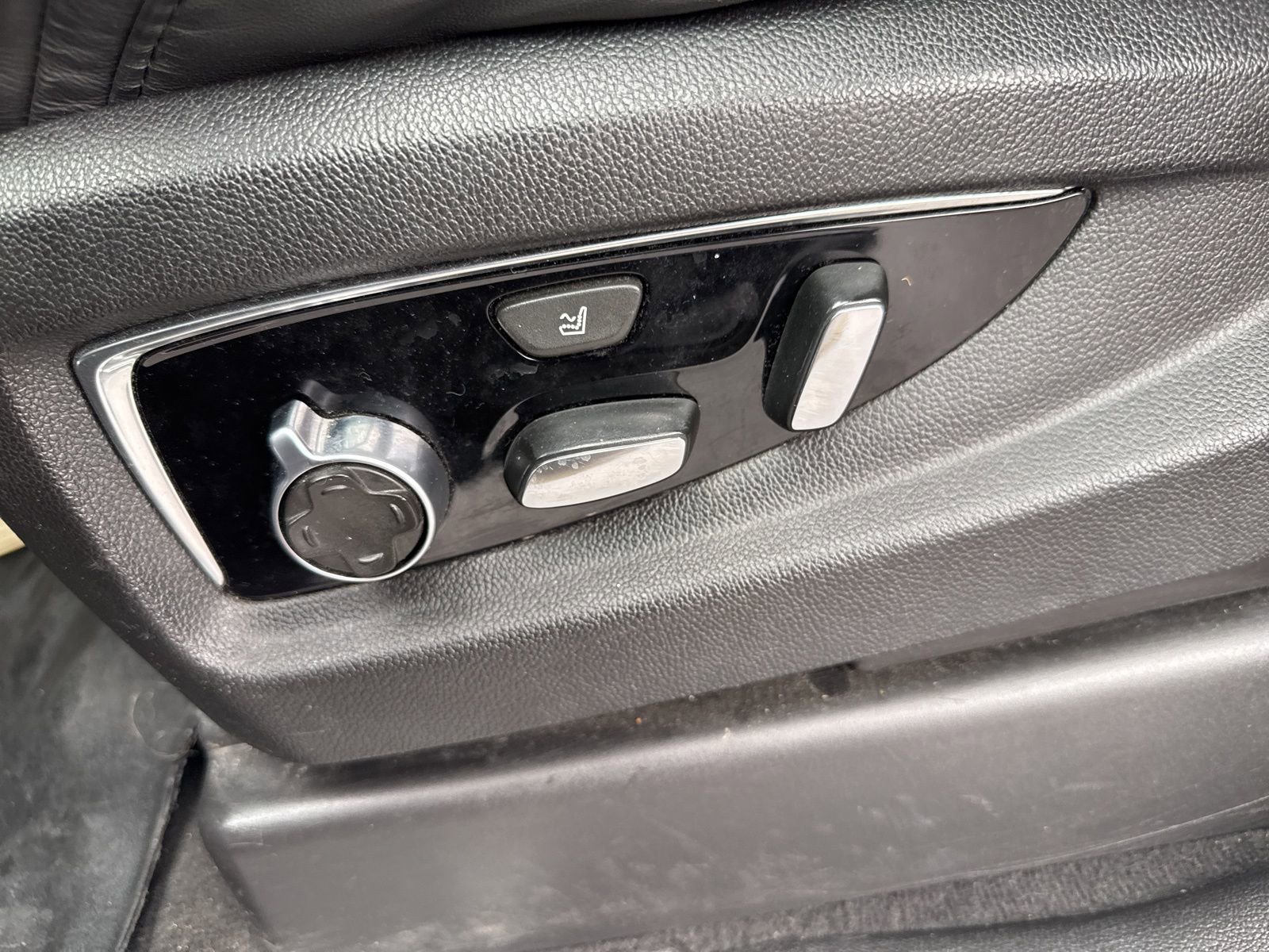 Used 2017 Cadillac Escalade ESV Platinum image 43