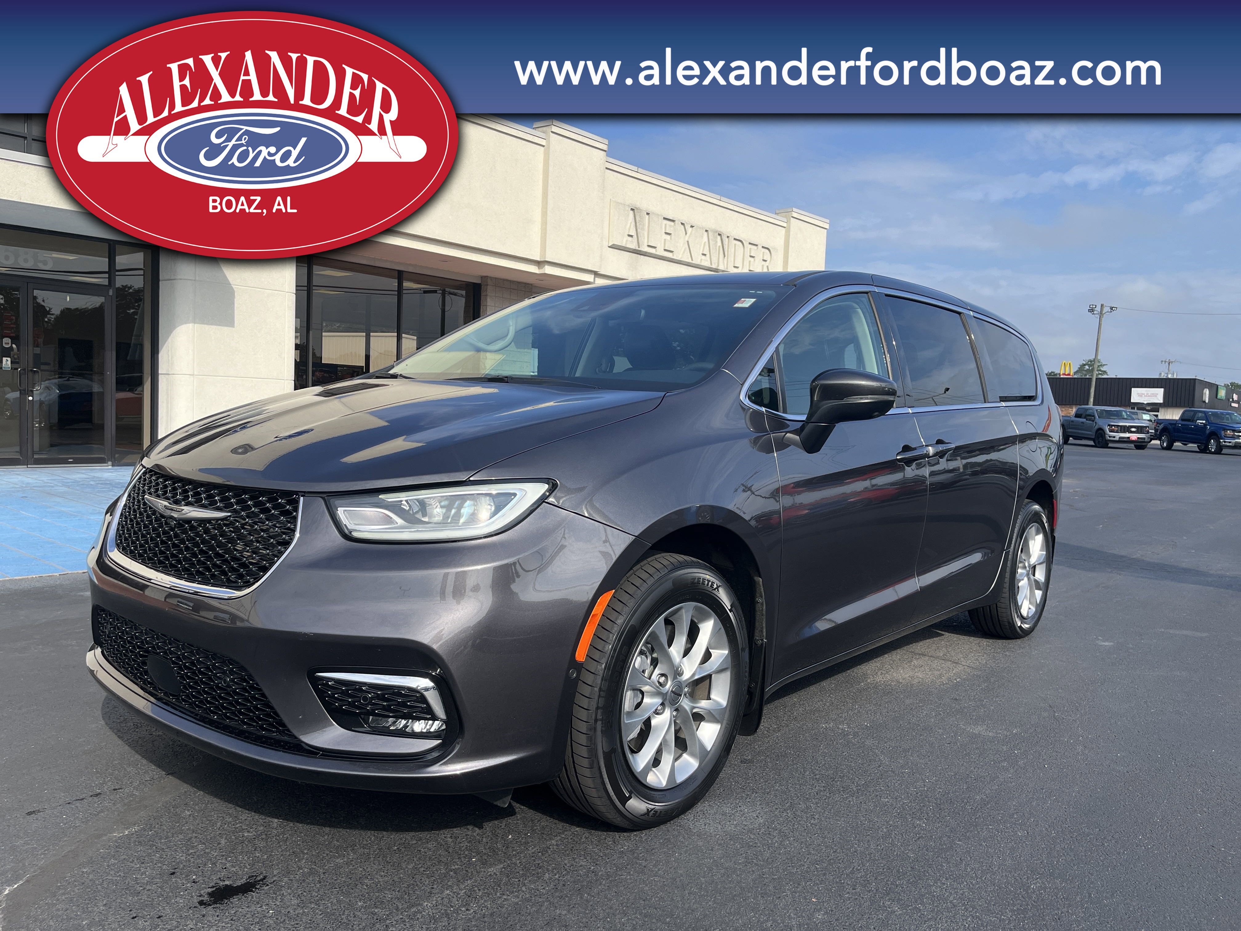 Used 2023 Chrysler Pacifica Touring-L