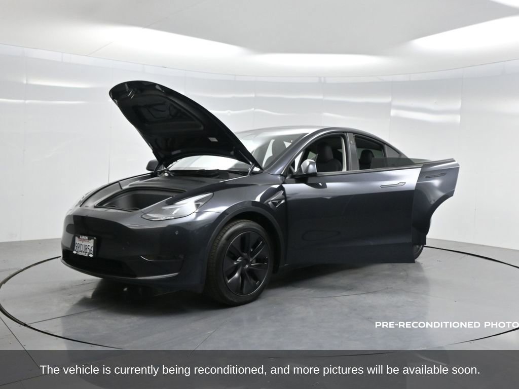Used 2025 Tesla Model Y Long Range image 40