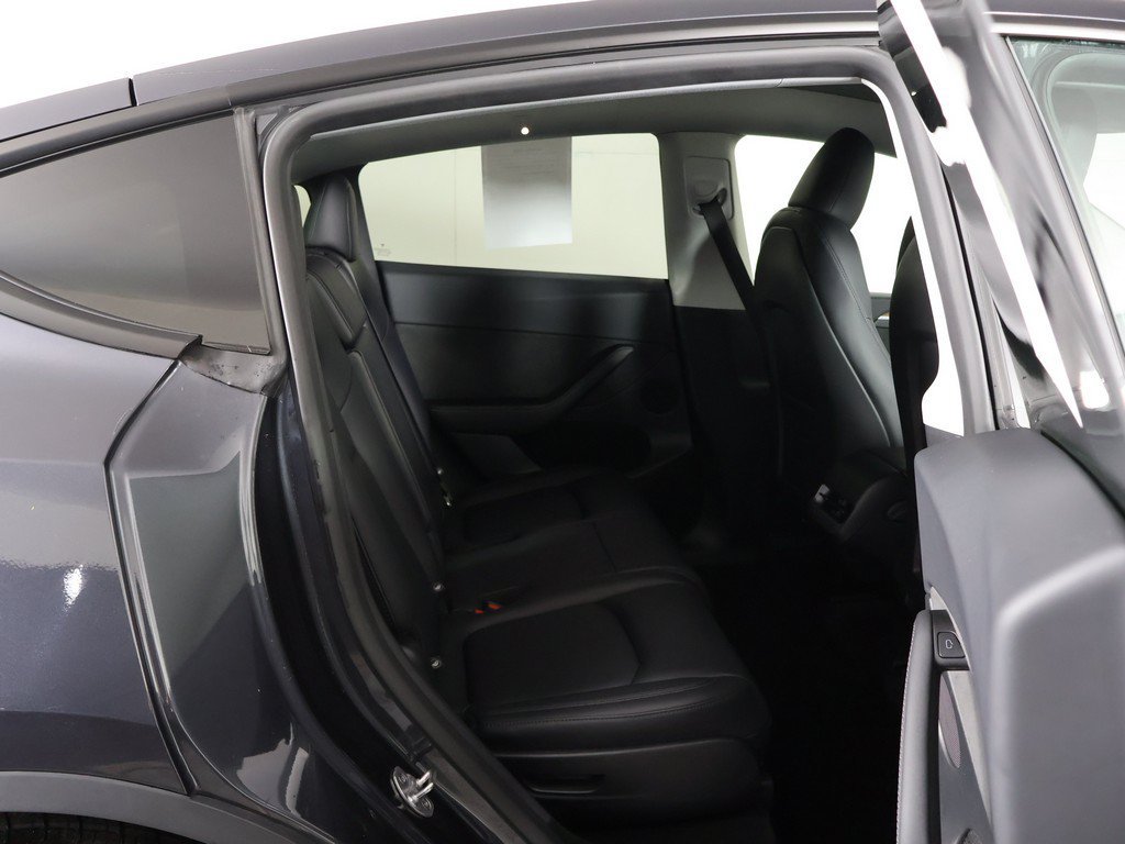 Used 2025 Tesla Model Y Long Range AWD/4WD image 35