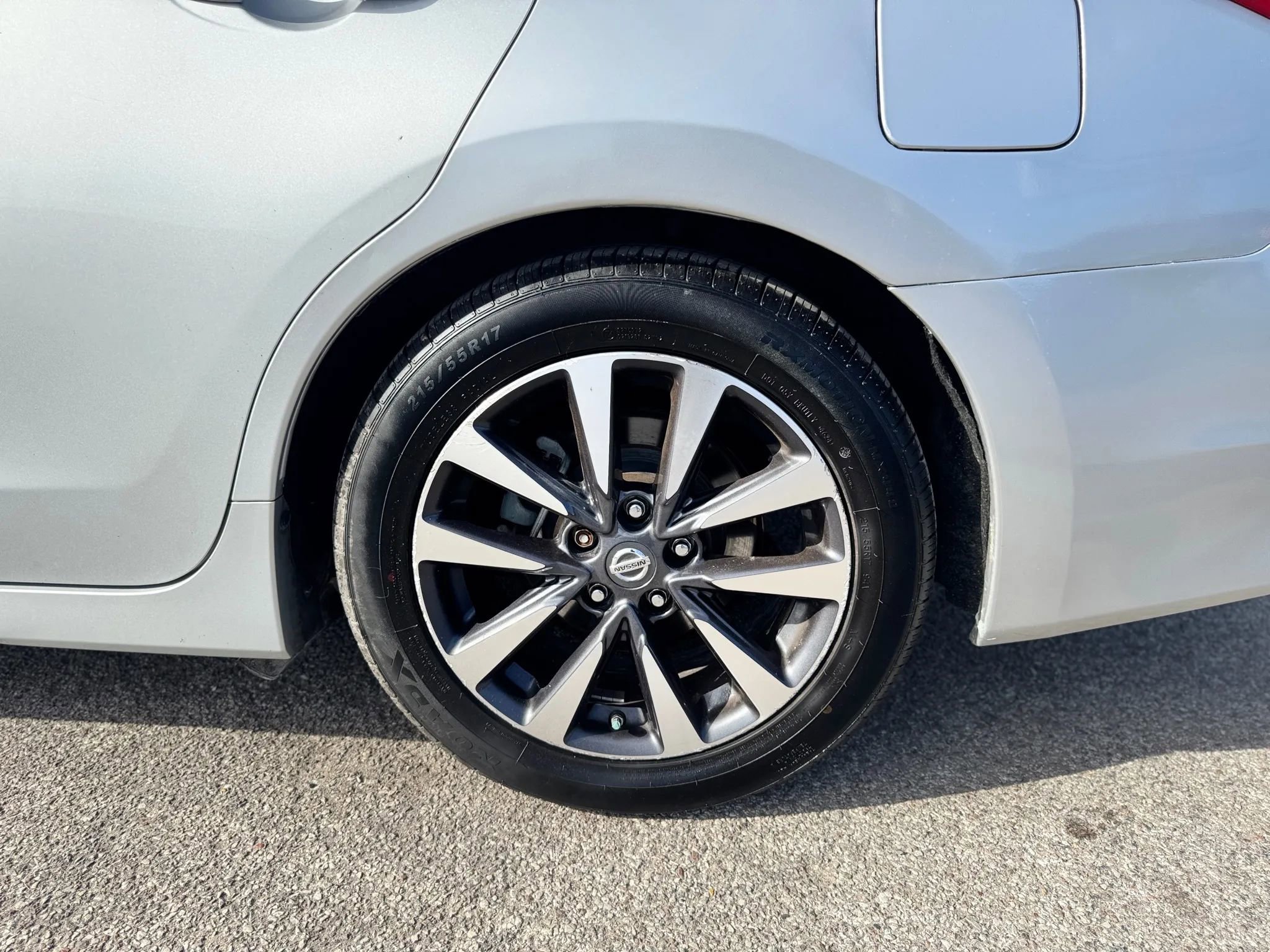 Used 2017 Nissan Altima 2.5 SV image 12