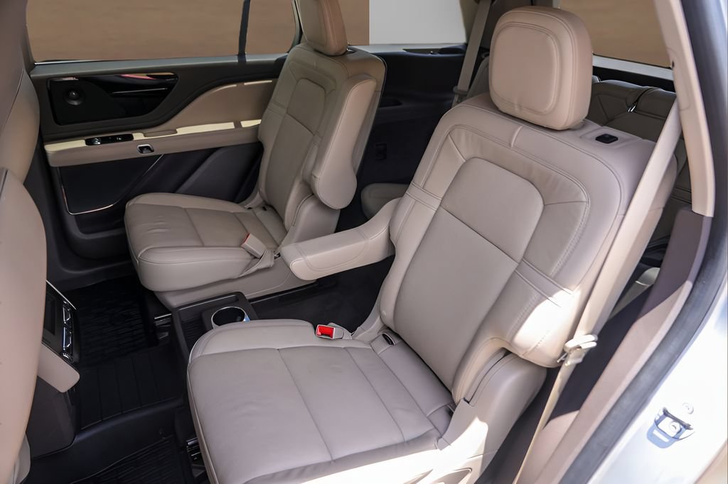 Used 2023 Lincoln Aviator Reserve w/ Equipment Group 201A AWD/4WD image 21