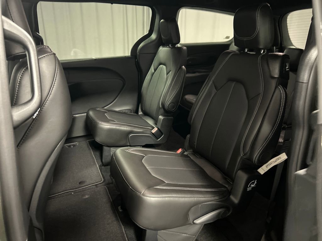 New 2027 Chrysler Pacifica Select FWD image 21