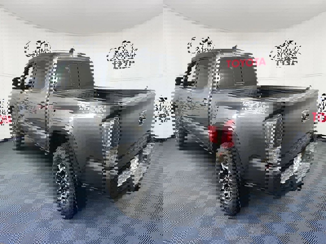 Used 2021 Toyota Tacoma TRD Off-Road w/ Technology Package image 5