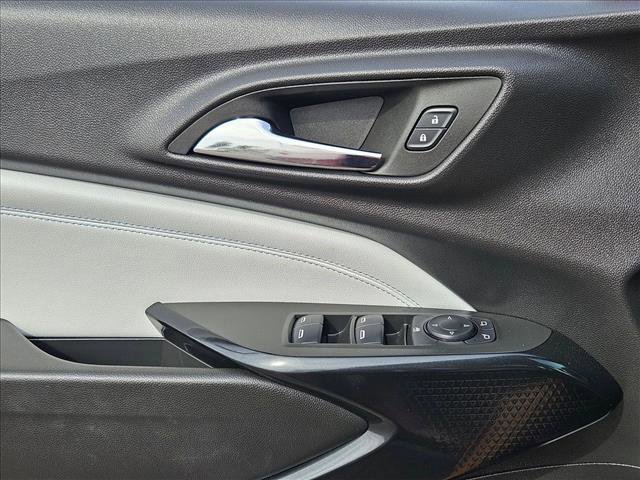 Used 2025 Chevrolet Trax LT w/ LT Convenience Package FWD image 11