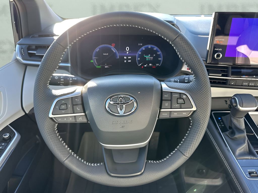 Used 2025 Toyota Sienna XSE AWD/4WD image 15