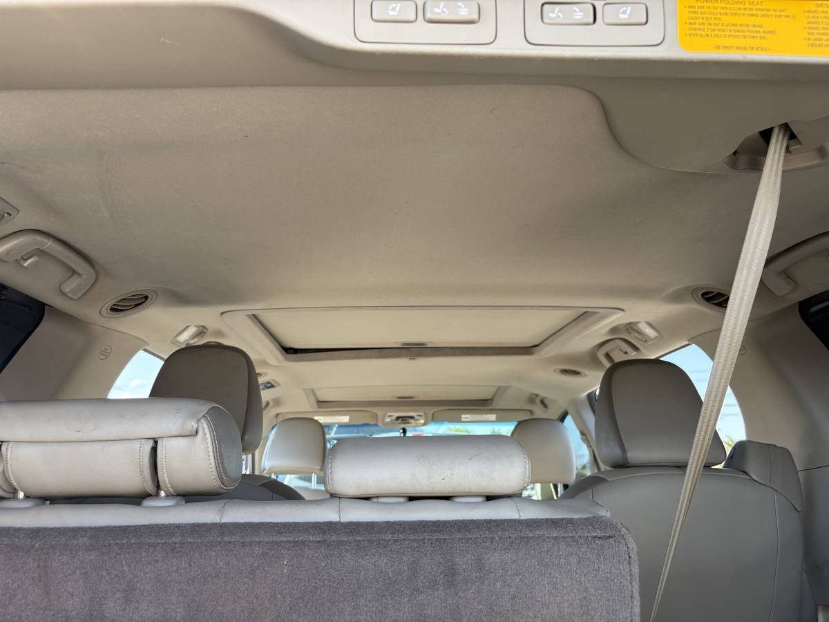 Used 2014 Toyota Sienna Limited FWD image 25