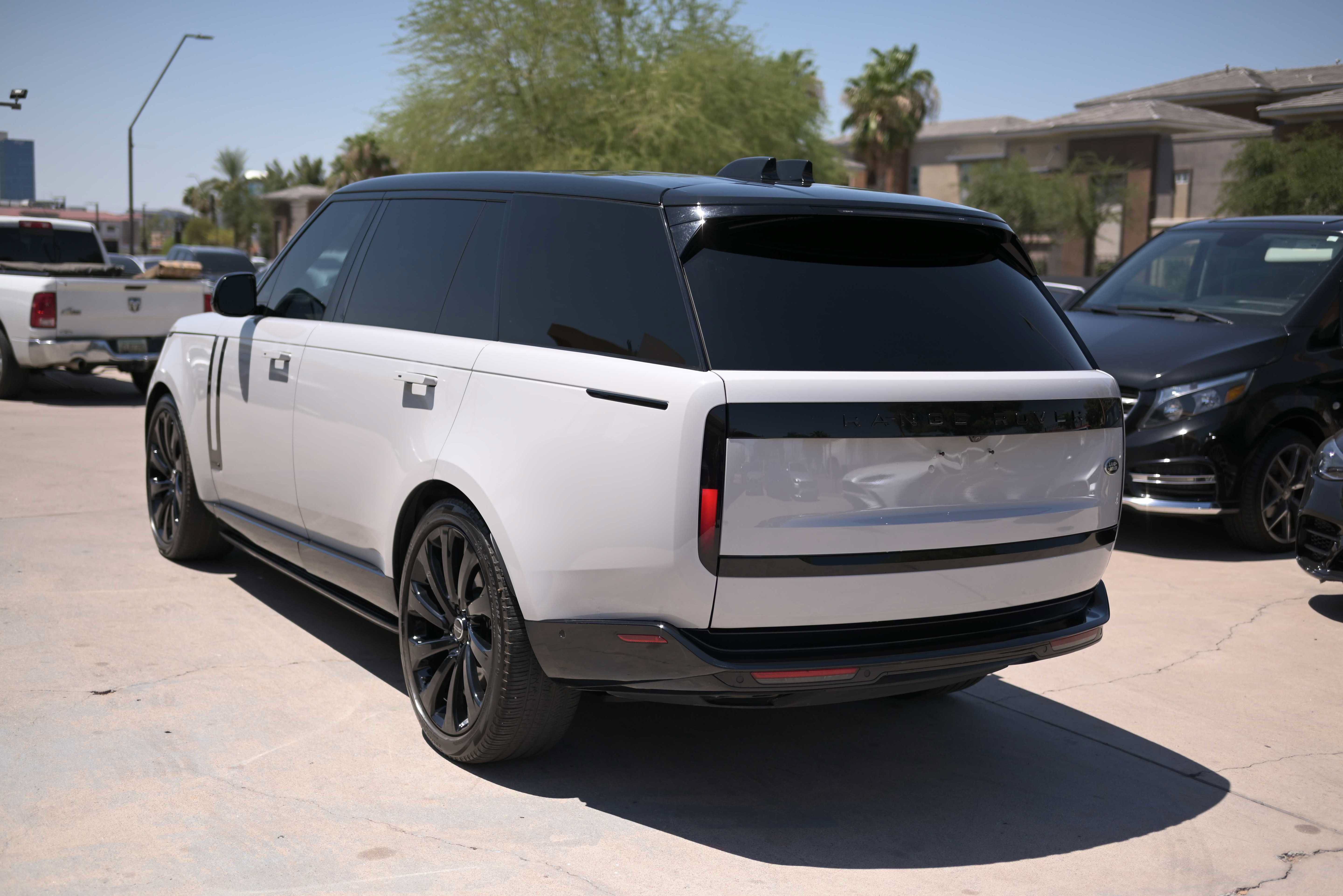 Used 2023 Land Rover Range Rover Long Wheelbase Autobiography AWD/4WD image 5