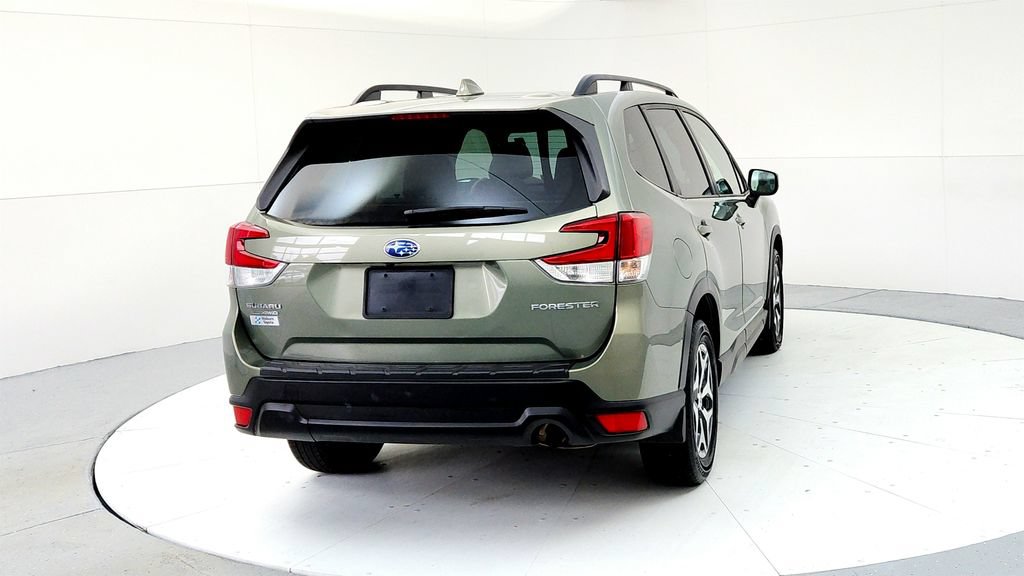 Used 2021 Subaru Forester Premium AWD/4WD image 5