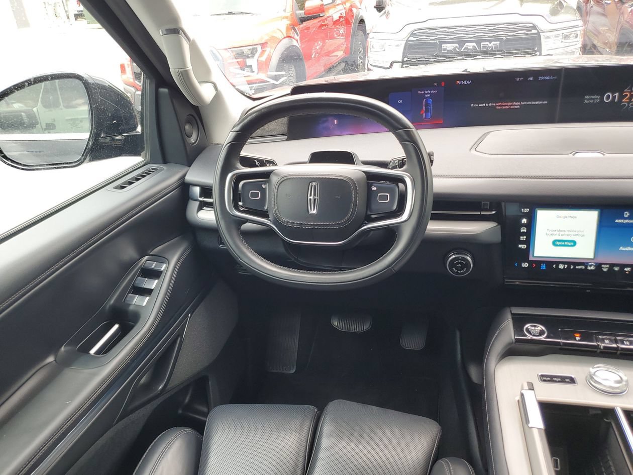 Used 2025 Lincoln Navigator L Reserve AWD/4WD image 11