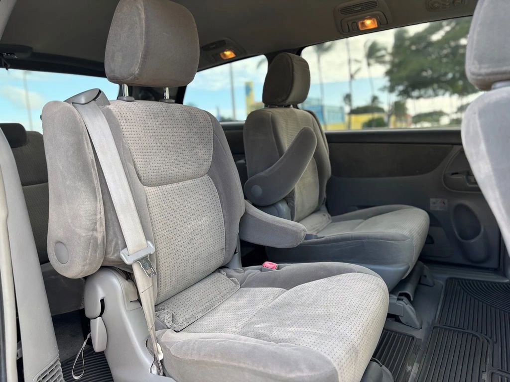 Used 2010 Toyota Sienna LE FWD image 11