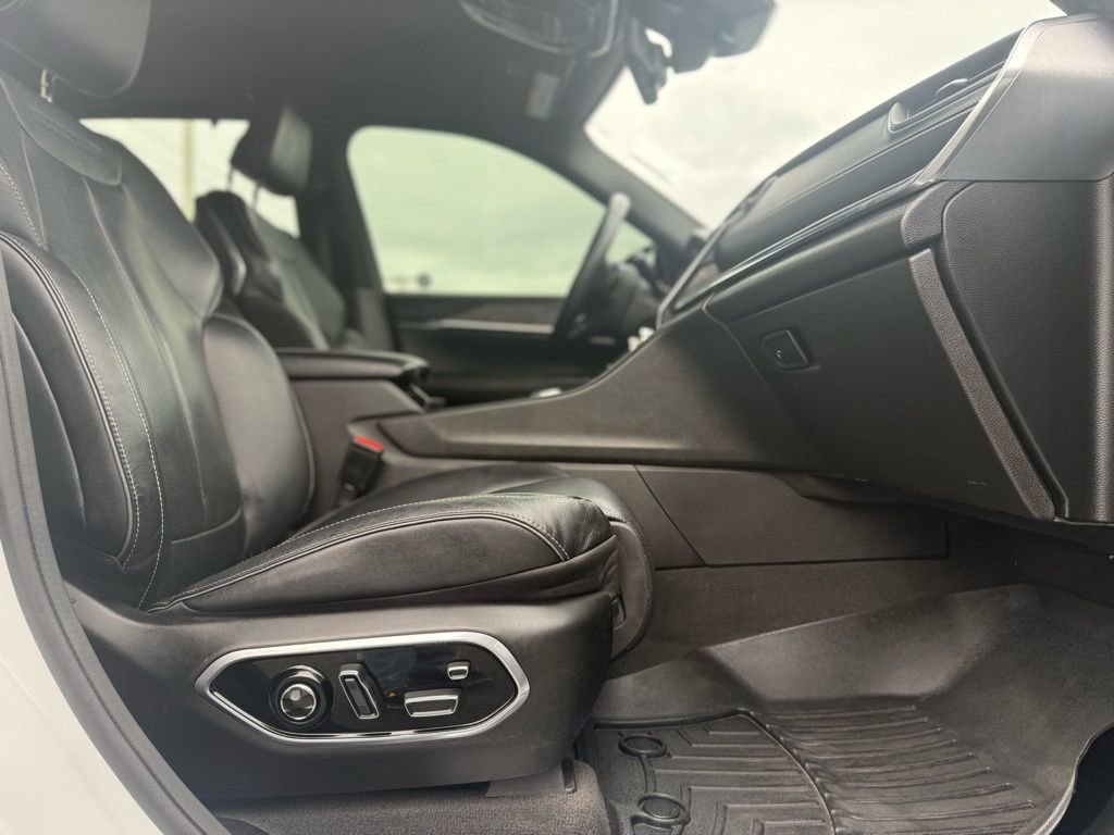 Used 2022 Jeep Grand Cherokee Overland w/ Luxury Tech Group IV image 20