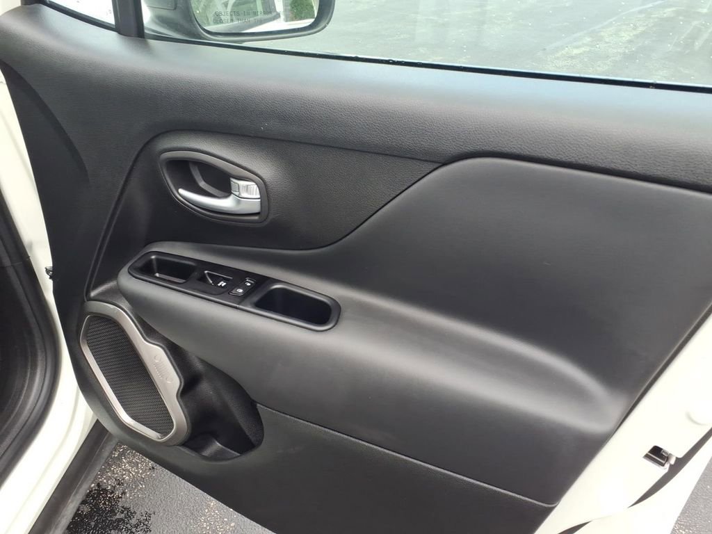 Used 2022 Jeep Renegade Latitude AWD/4WD image 21