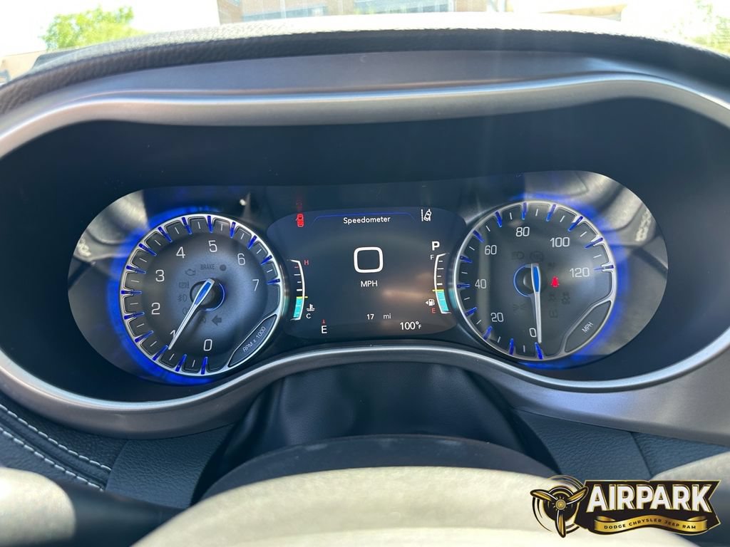 New 2025 Chrysler Pacifica Select FWD image 18