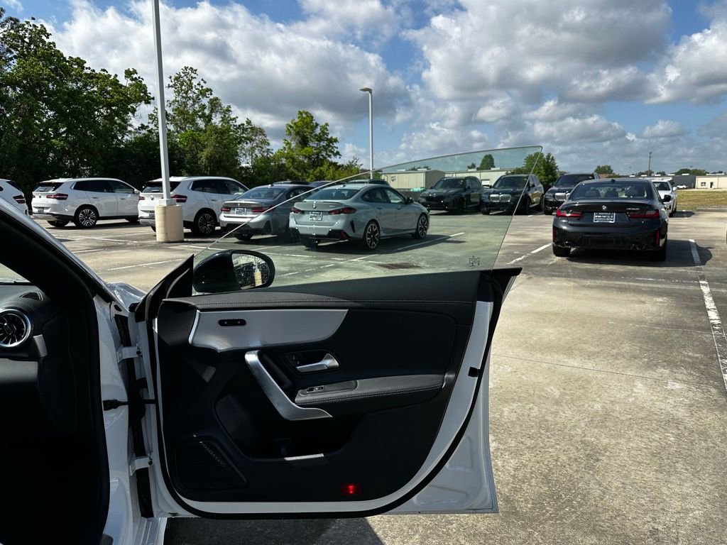 Used 2022 Mercedes-Benz CLA 250 image 27