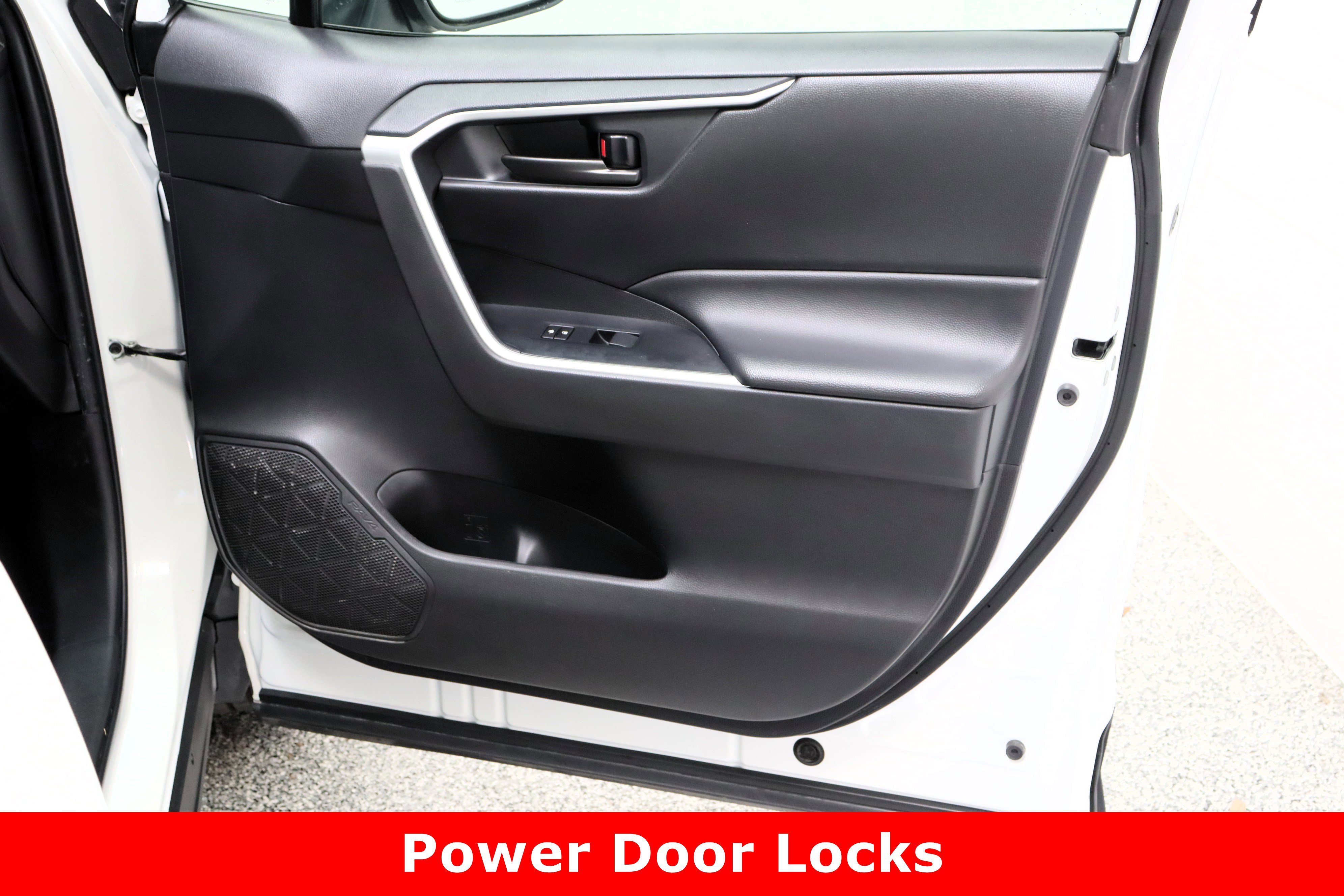 Used 2024 Toyota RAV4 LE AWD/4WD image 32