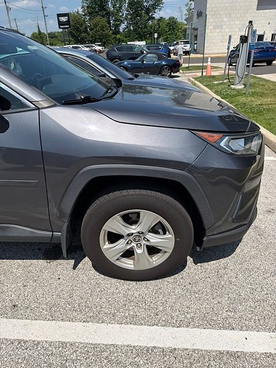Used 2021 Toyota RAV4 XLE AWD/4WD image 9