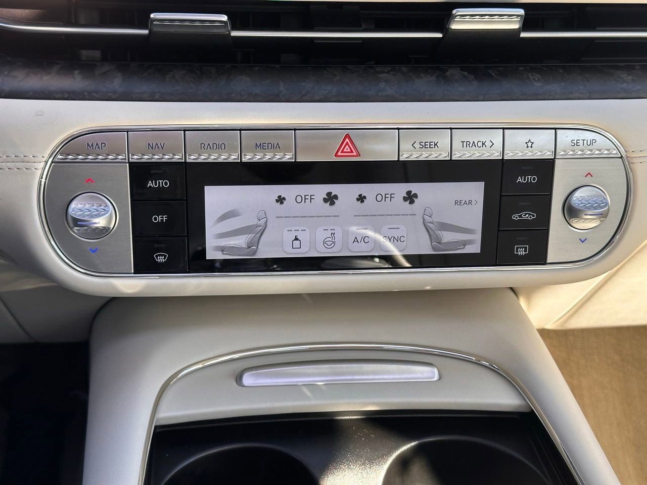 Used 2025 Genesis G90 3.5T image 36