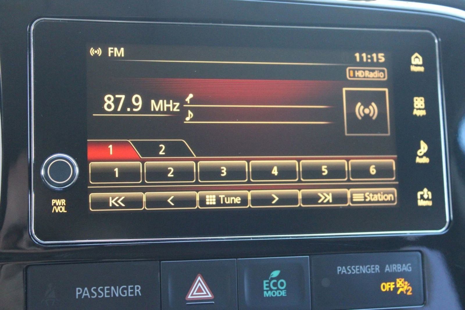 Used 2017 Mitsubishi Outlander SE image 23