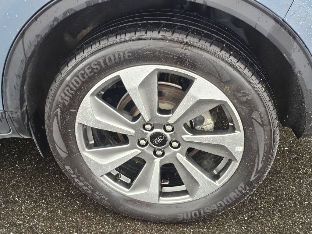 Certified 2025 Ford Escape Platinum AWD/4WD image 11