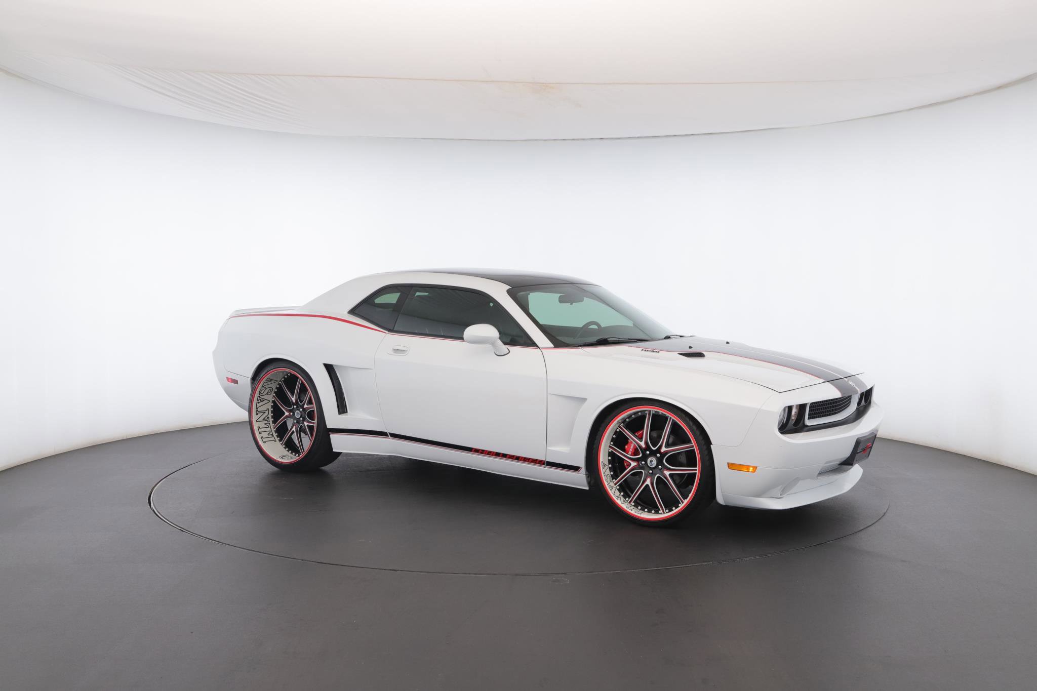 Used 2010 Dodge Challenger R/T image 31