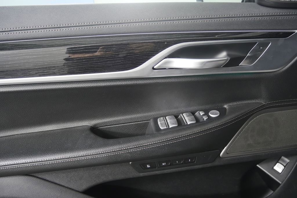 Used 2019 BMW 740i w/ M Sport Package image 8