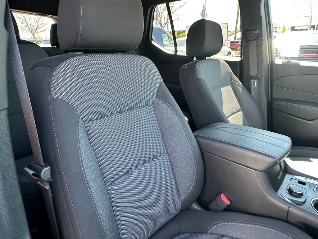 Used 2023 Chevrolet Traverse LT w/ LPO, Cargo Package AWD/4WD image 17