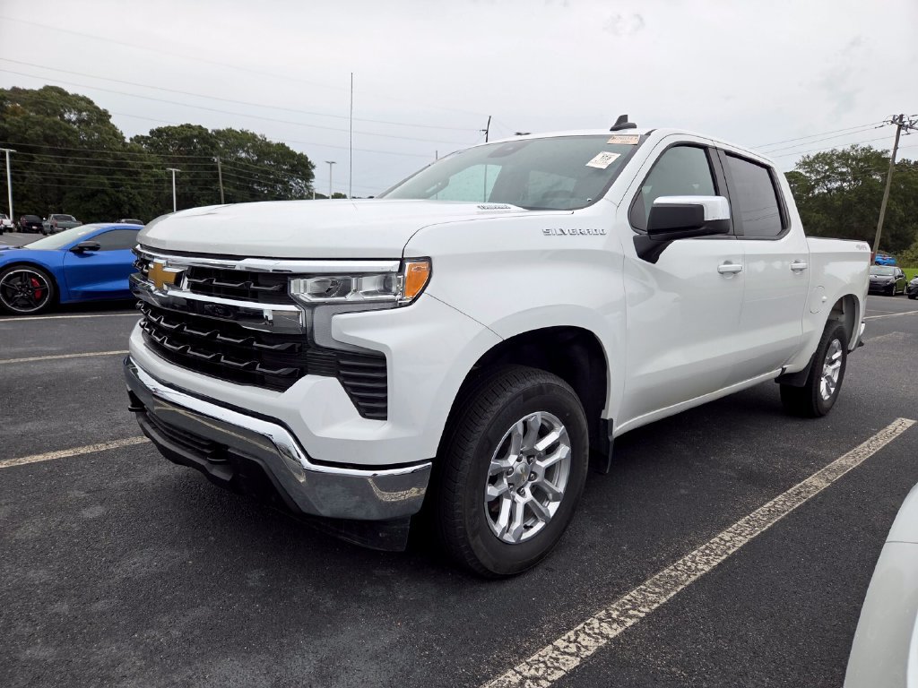 Used 2024 Chevrolet Silverado 1500 LT AWD/4WD image 4