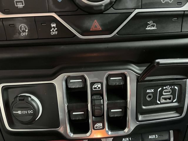 Used 2022 Jeep Wrangler Unlimited Rubicon w/ LED Lighting Group AWD/4WD image 29