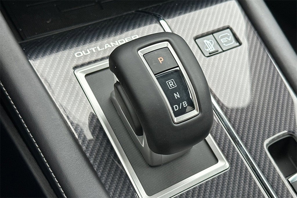 New 2025 Mitsubishi Outlander SE image 21