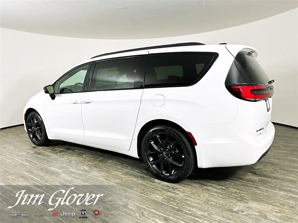 New 2026 Chrysler Pacifica Select w/ S Appearance Package image 10