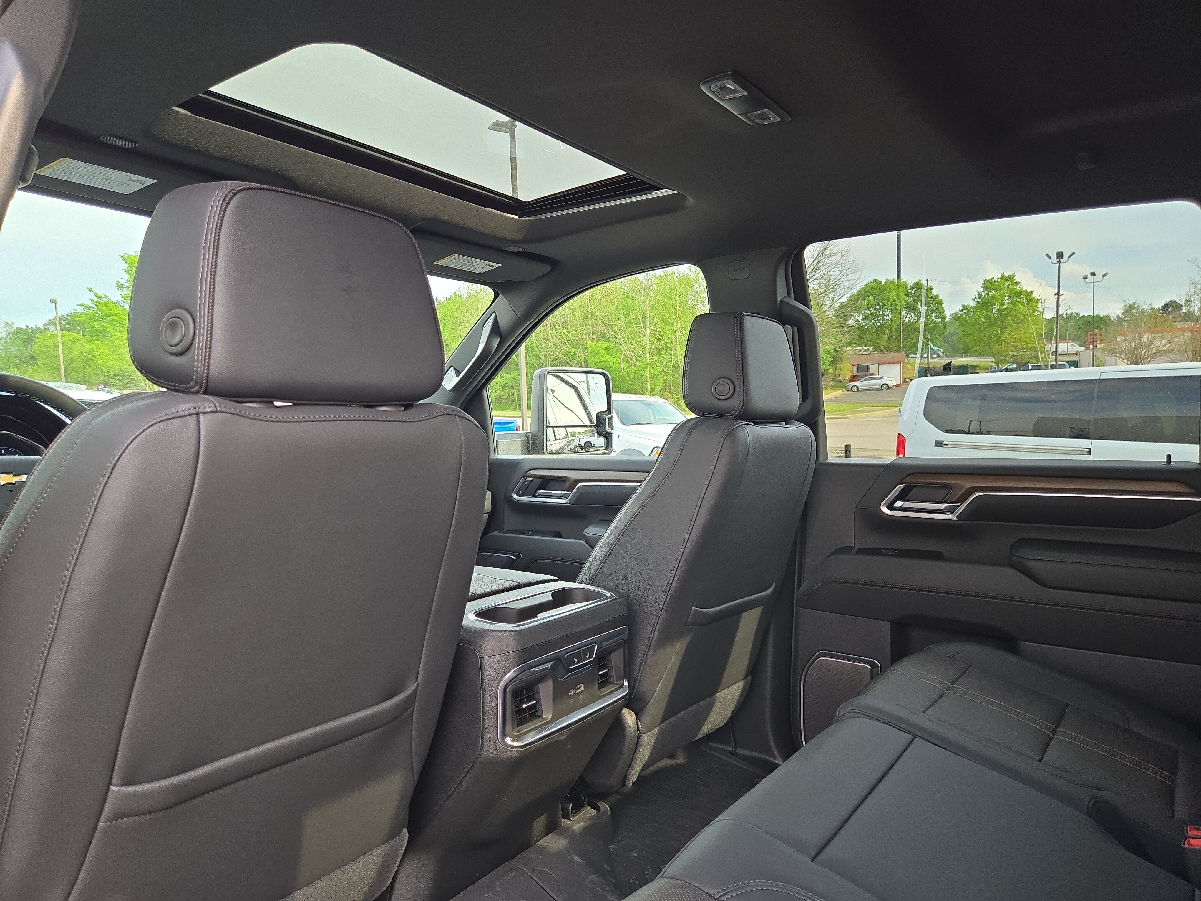Used 2025 Chevrolet Silverado 2500 High Country w/ Technology Package AWD/4WD image 16