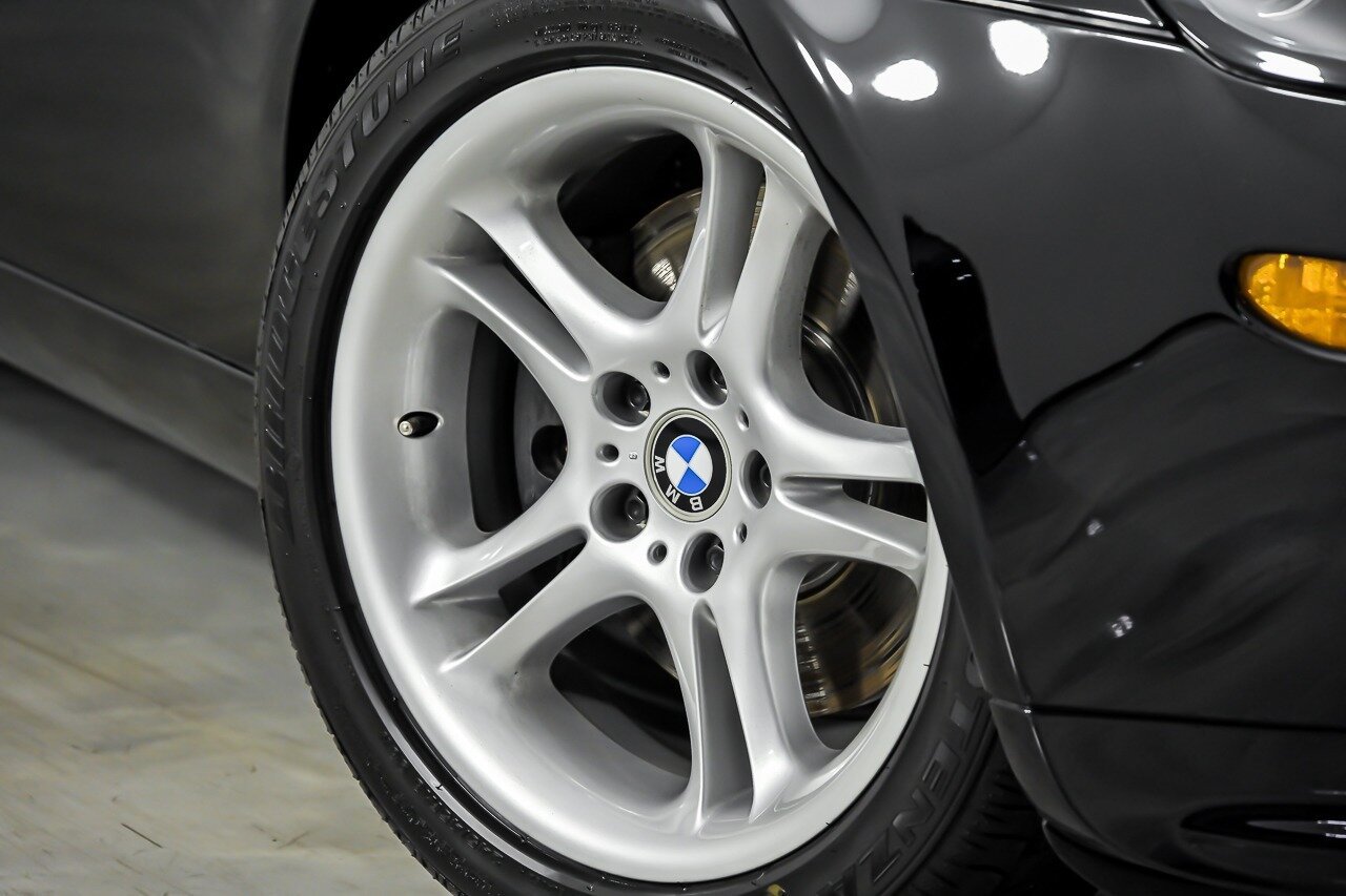 Used 2002 BMW Z8 RWD image 3