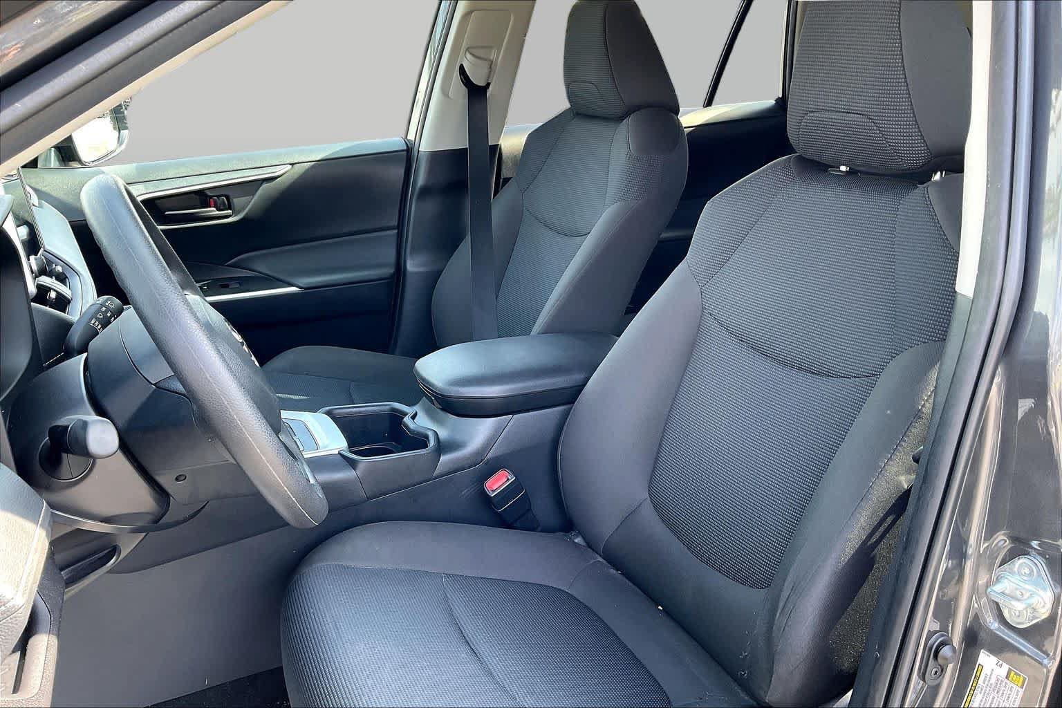 Used 2025 Toyota RAV4 LE FWD image 7