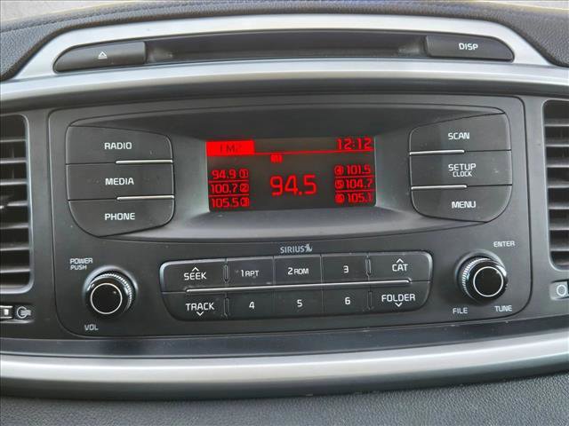 Used 2017 Kia Sorento L image 12