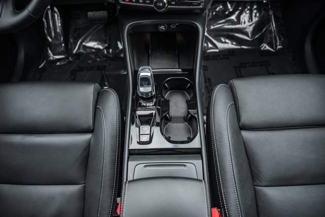 Used 2024 Volvo XC40 B5 Plus w/ Protection Package Premier image 28
